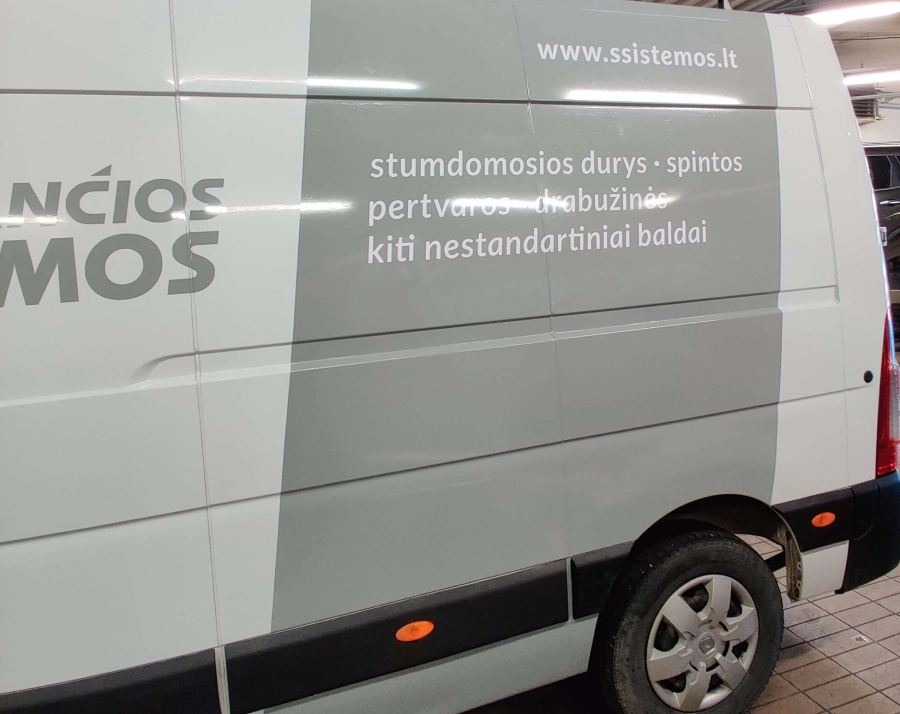 Reklama ant automobiliu